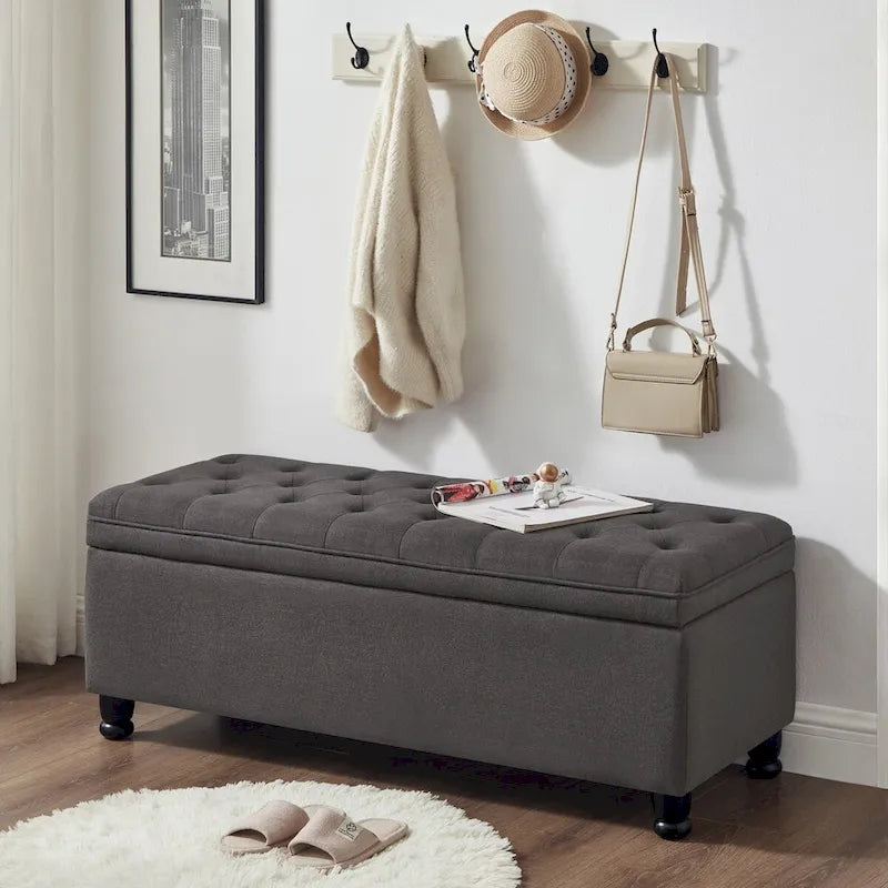 Banco de almacenamiento tapizado con botones capitoné y patas de madera torneadas - 45x18x18H
