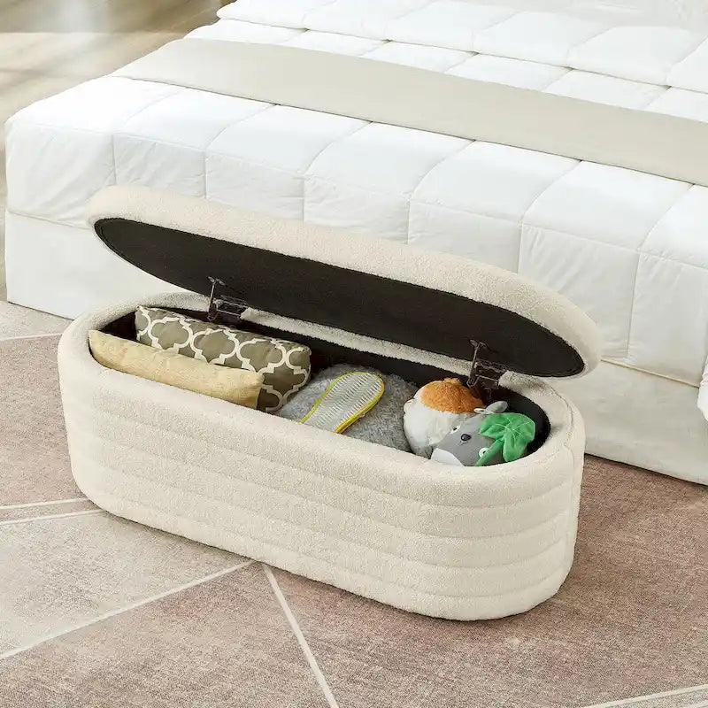 Moderne ovale Aufbewahrungsbank mit Stauraum, gepolstert mit Bouclé-Teddystoff, Sitzbank am Fußende des Bettes, Hocker am Fußende des Bettes