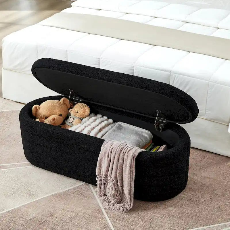 Moderne ovale Aufbewahrungsbank mit Stauraum, gepolstert mit Bouclé-Teddystoff, Sitzbank am Fußende des Bettes, Hocker am Fußende des Bettes
