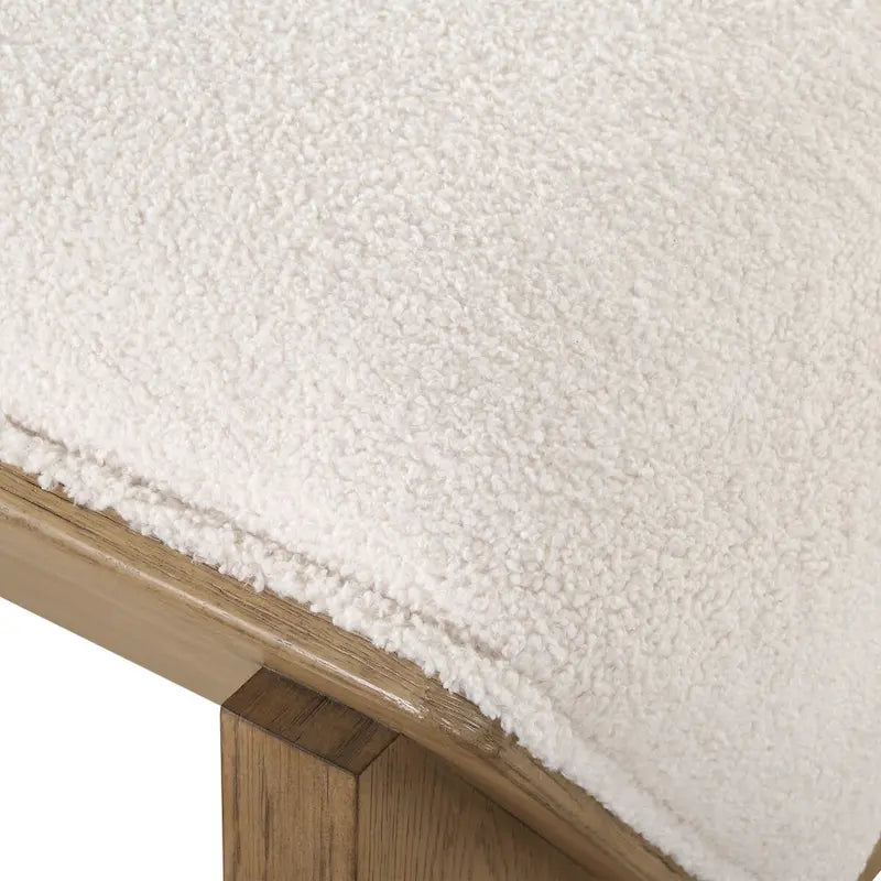 Banco de tela color marfil con cuñas - 17 H X 59 W X 19 D